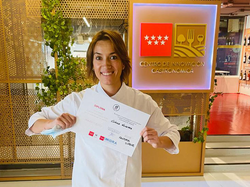 La antigua alumna Xandra Luque,  ganadora del concurso de la Asociación de cocineros madrileños